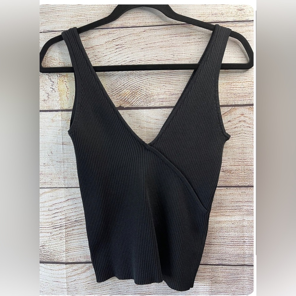 Line and Dot Ribbed Black Tank Top size small
